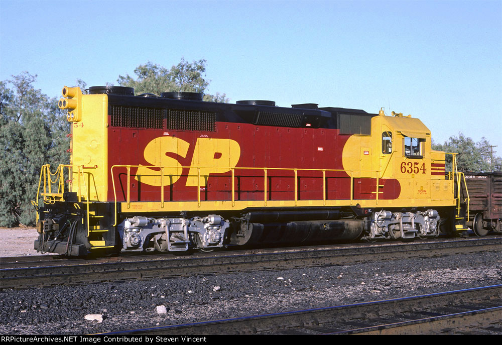 Southern Pacific GP35R #6354 in Kodachrome.